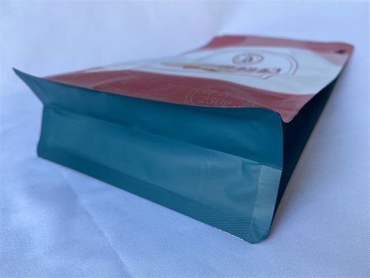 Snacks Food Packaging Pouches Spout UV Surface Metalized With One Side Zipper